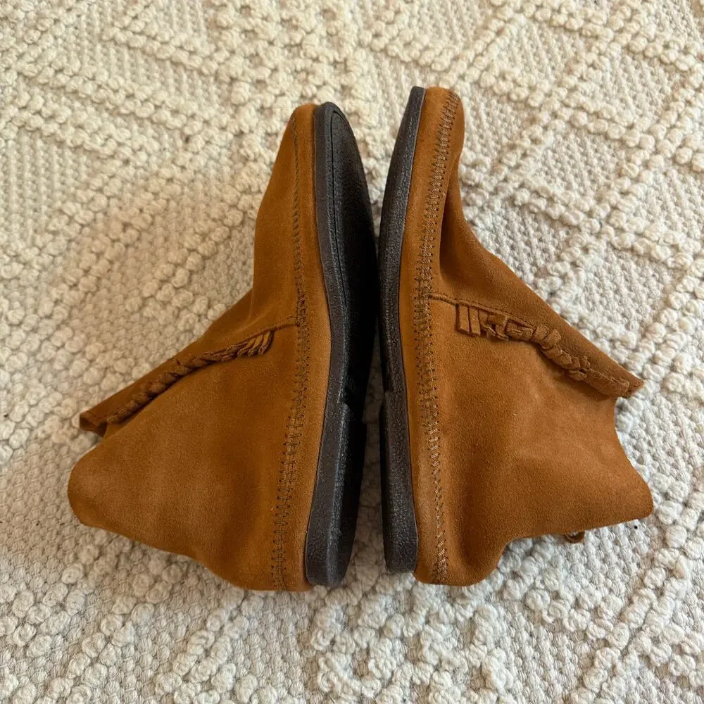 NIB Minnetonka Two Button Hardsole Boot